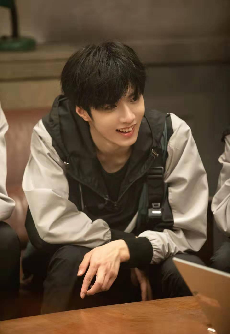 自然不用多说,无论是综艺感还是接梗能力都很厉害,刘耀文作为第一次来