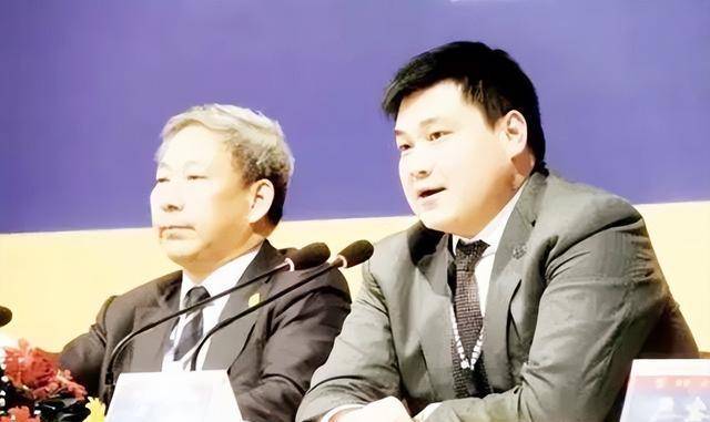 严昊成年后,严介和作为试炼,将新收购的苏辰集团交给了严昊.