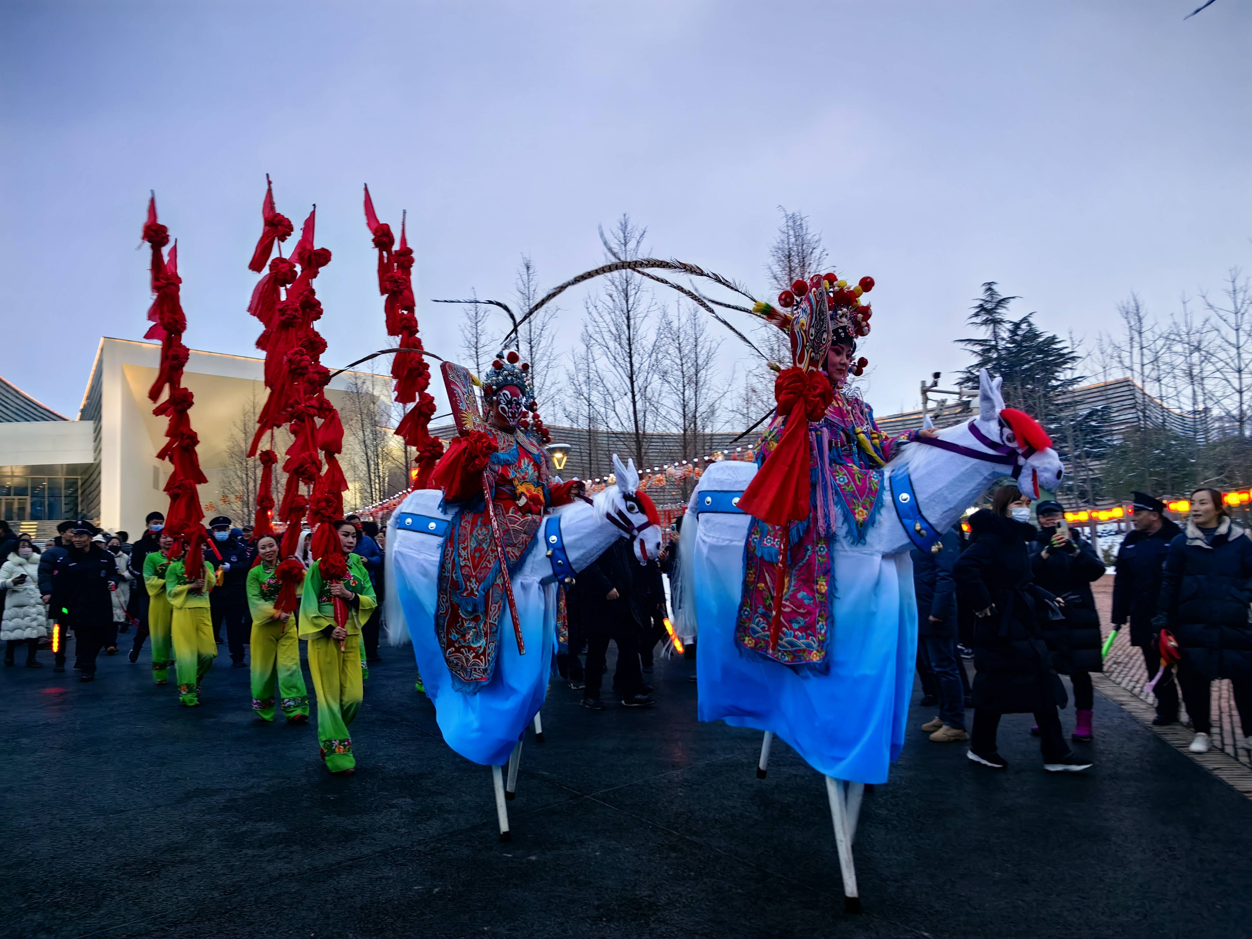 万余人在宝鸡市文化艺术中心共度元宵佳节_活动_社火_演出