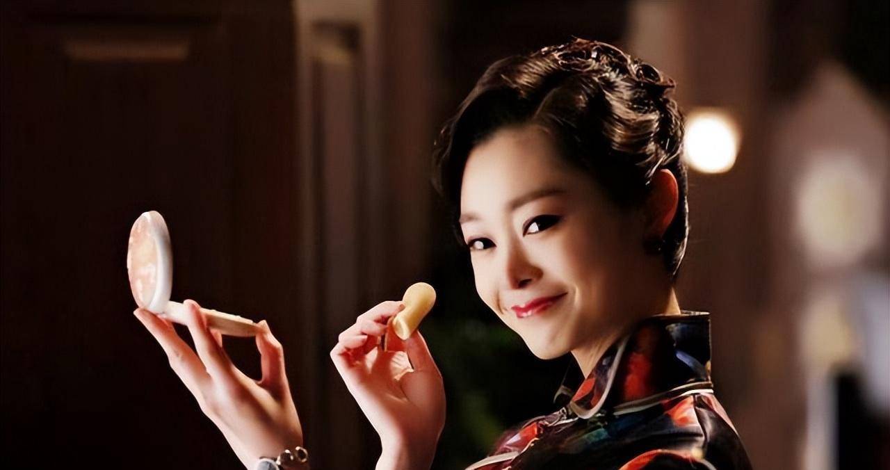 03《假装者》让宋轶小闻名气,可今后她也没有甚么时机掌管主角.