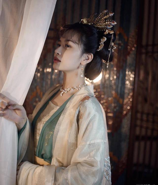 网红穿汉服模仿"江玉燕",网友:让你模仿,没让你超越_气质_杨雪_改造