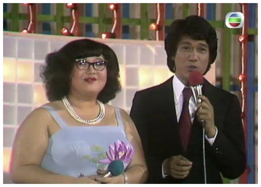 83岁何守信重返香港,与好友新年聚餐,网友:叫汪明荃一起叙旧_节目