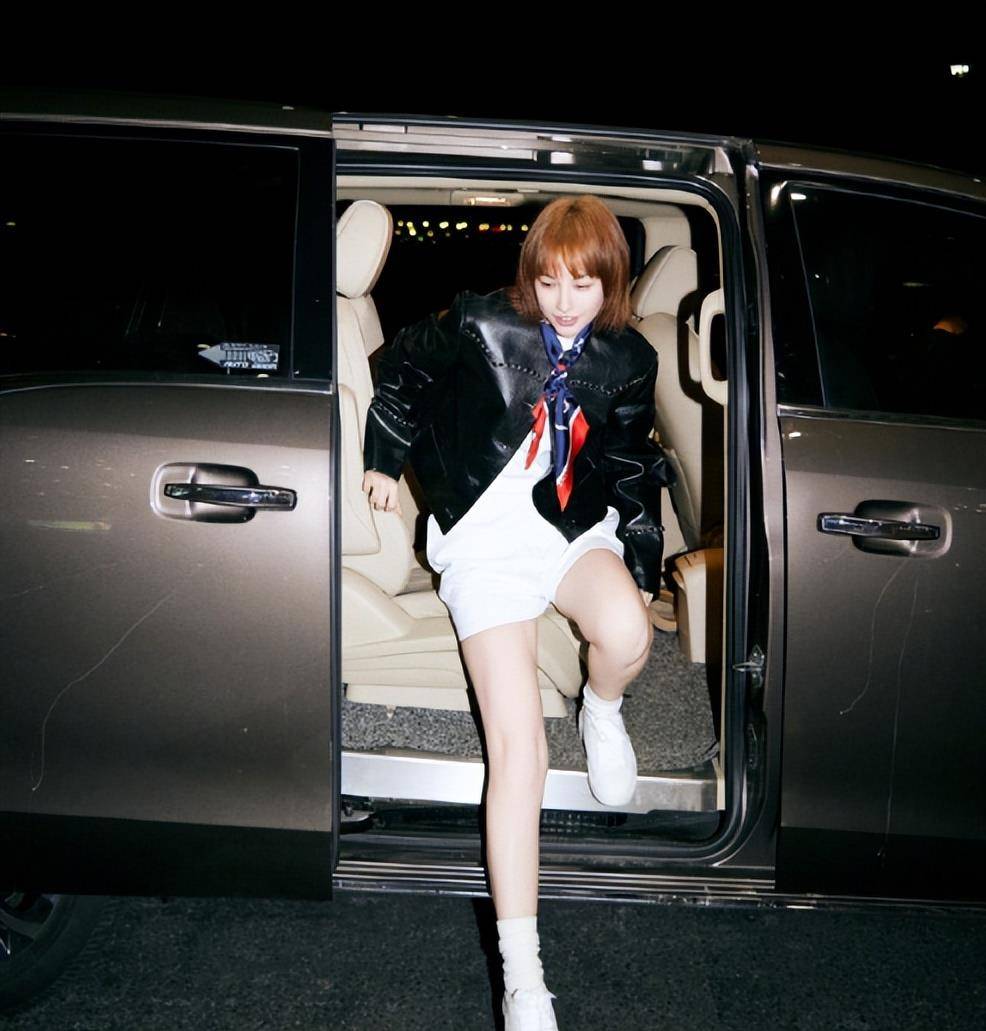 周,娜扎的水蛇腰,吴昕的腿,都败给了自然老去的刘涛_造型_明星_戚薇