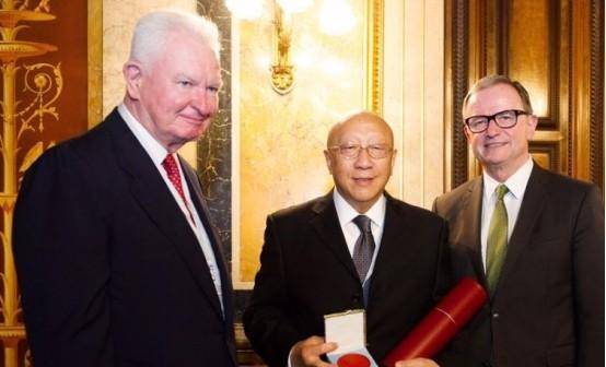 船王包玉刚的女婿:为娶妻子入赘中国,助岳父成华人首富_苏海文_包陪庆