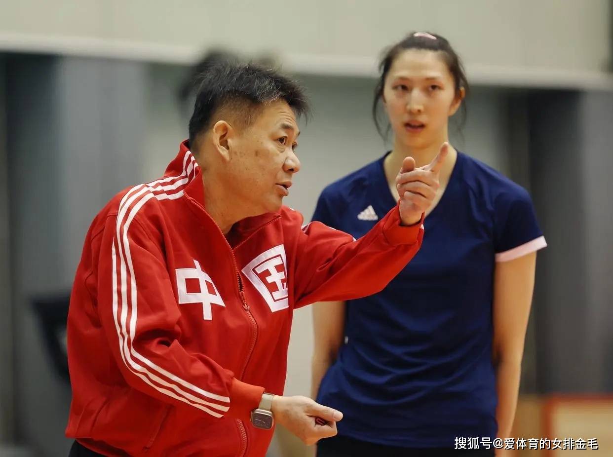 确实,相比于前几年的集训,这次中国女排招入了很多年轻队员,包括吴