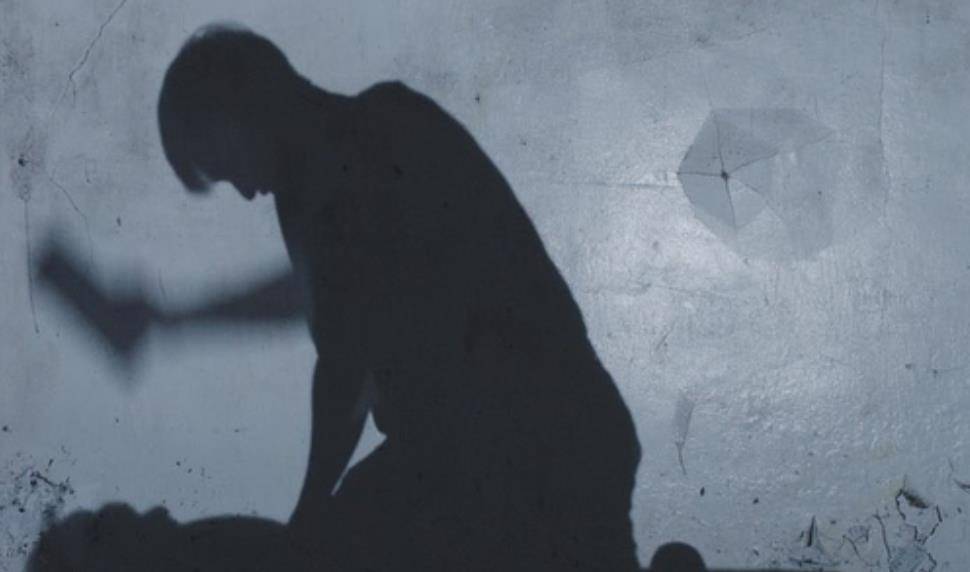 起来像是一场意外一样,有一次妻子在阳台晾衣服的时候,看着妻子的背影