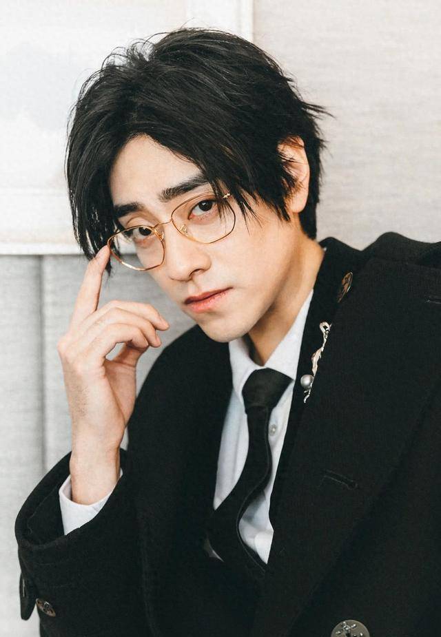 郑云龙的"编制问题"再次成为全网关注焦点,谁是他的入编推手?