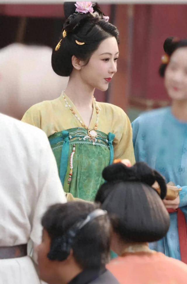 杨紫赵丽颖肖战热巴 杨幂刘诗诗 谭松韵郑业成 黄景瑜_郑爽_品牌