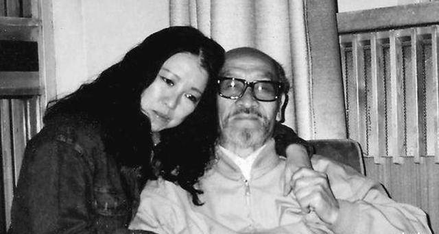 "西部歌王"王洛宾,虽被妻子背叛过,却也与三毛有场忘年黄昏恋_音乐