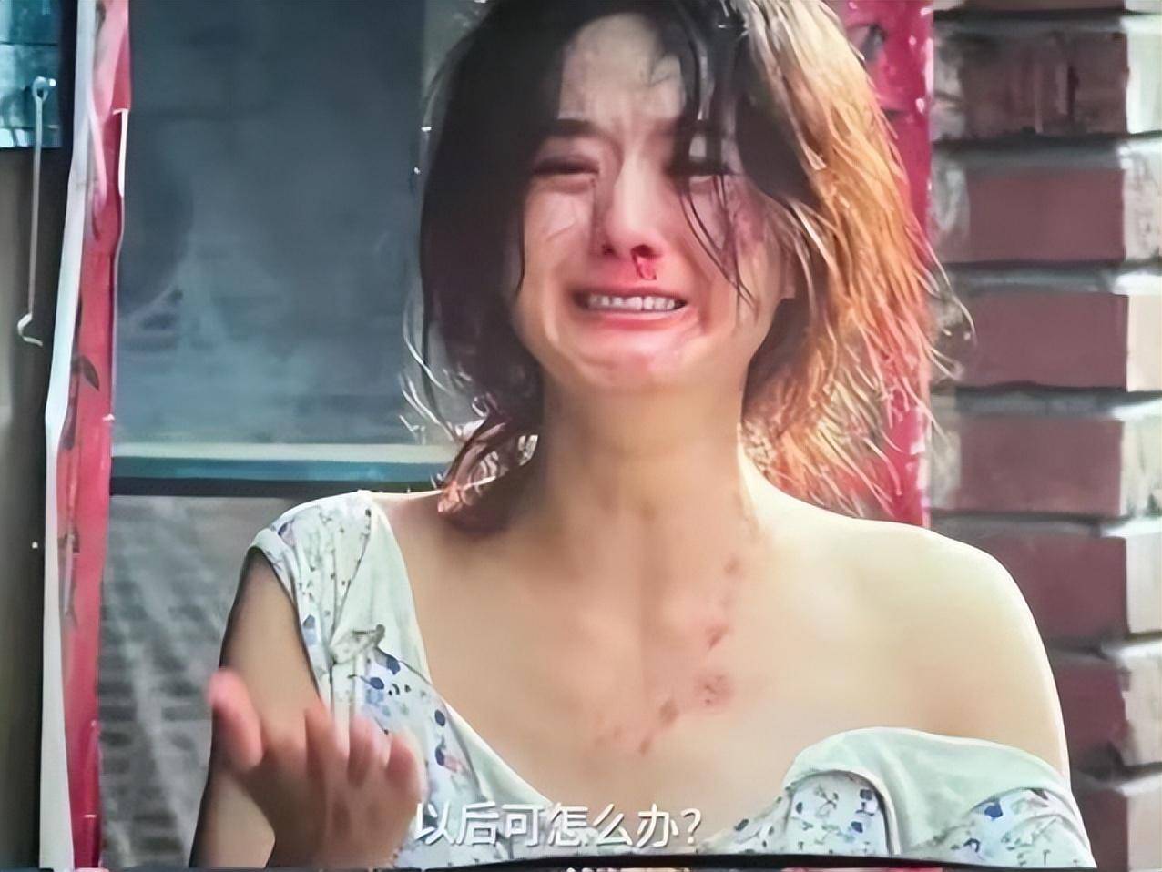看《第二十条》衣衫不整的赵丽颖,我才明白什么是真正的好演员_郝秀萍
