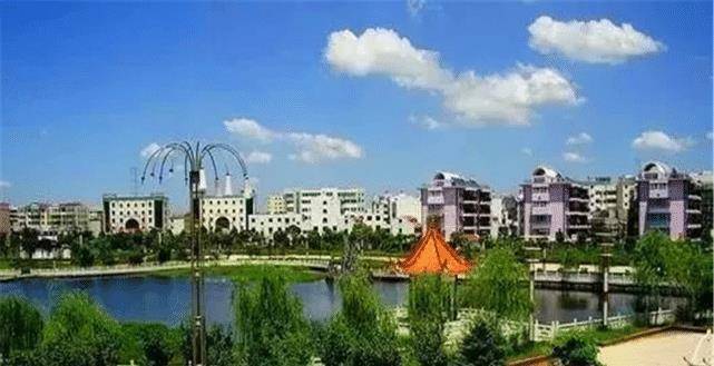 除了独秀公园之外,独秀山观音洞风格景区,据说也是因为陈独秀先生喜欢