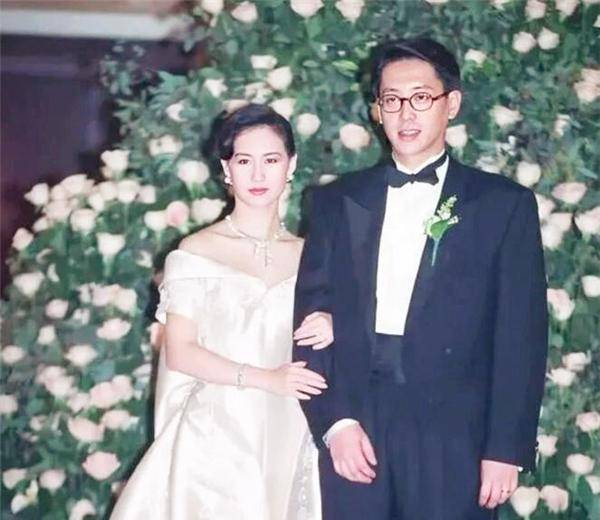 58岁仍孤身一人,未来几百亿遗产或无人继承_何超琼_人生_女性