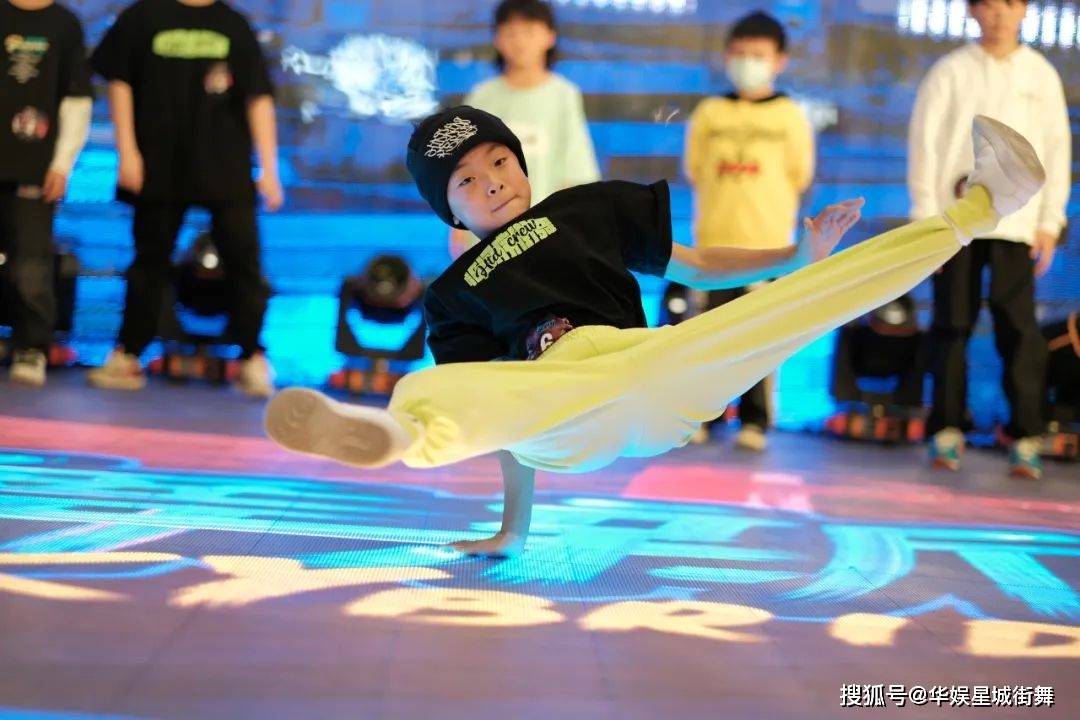 街舞舞者受人欢迎,跟跳街舞的人交朋友有哪些好处?_生活_思考_动作