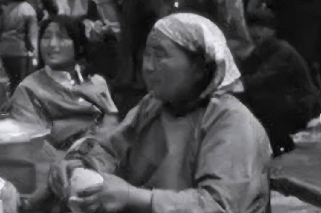 引警方高度怀疑,发现木炭叹息:来晚了_林山_父母_侯百万