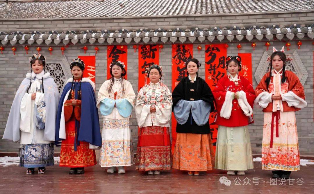 甘肃摄影师杨茂盛作品《年味》: 书韵传真情 秀女献祥瑞_甘谷_节日