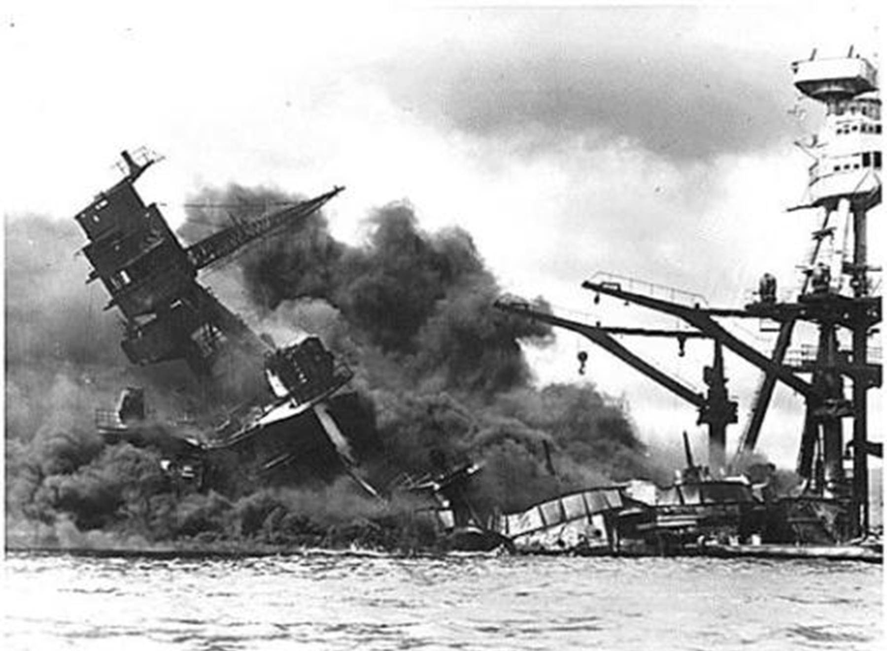 日本轰炸珍珠港,却忘记了这个关键的地方,希特勒:这不是猪队友是啥?