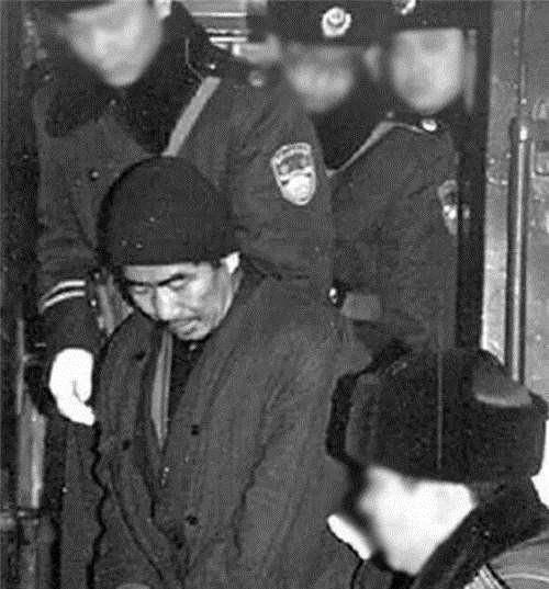 1993年中俄列车劫案:歹徒疯狂打劫6天,3名女乘客还原真相时泪崩_劫匪