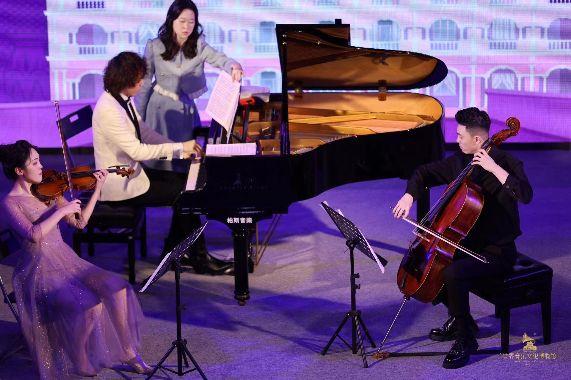 爱在滨城 世纪留声·俄罗斯经典之声音乐会在大连举行_文化_钢琴_观众