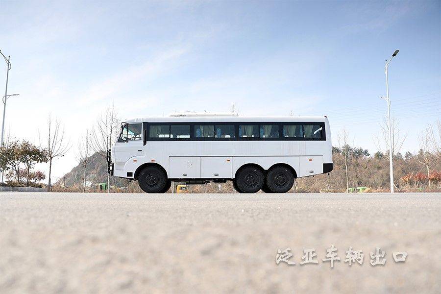 东风四驱六驱4x4,6x6越野客车210马力大巴车村村通旅游观光车