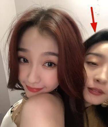大虞海棠合体,虞书欣拍照挡了画面,赵小棠"抢镜"方式与众不同_互动