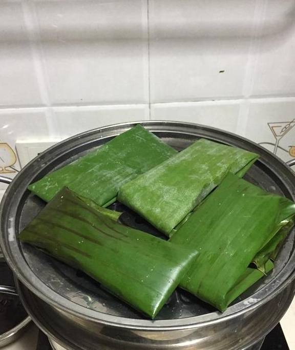 广西传统美食红糖糍粑,清明节的好美味_裁剪_芝麻_糯米团