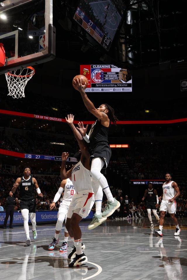 哈登防守罗斯次节较量,威少与阿尔达马在禁区斗法,普拉姆利4罚全中