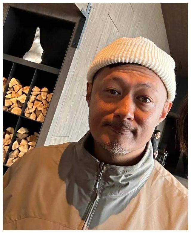 余文乐近照曝光!网友惊呼老成样,改变貌不在乎._岁月_人生_代表作品