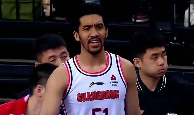 像张浩嘉这样表现不佳的球员就暂时退出吧!