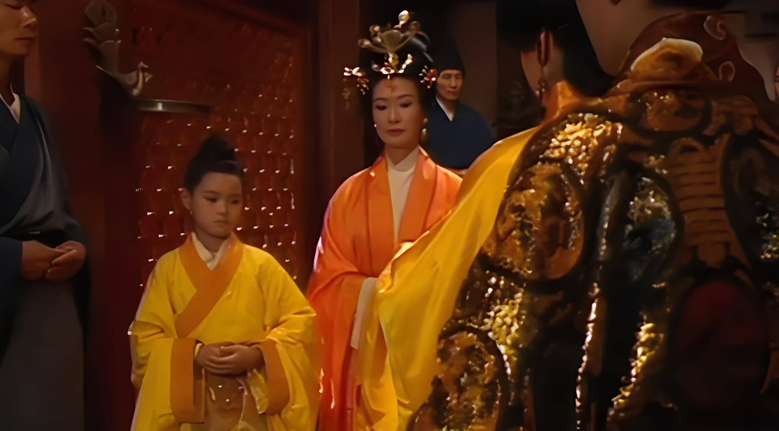 03后来汉灵帝一命呜呼,何皇后就把自己的儿子汉少帝刘辩扶上了皇位.