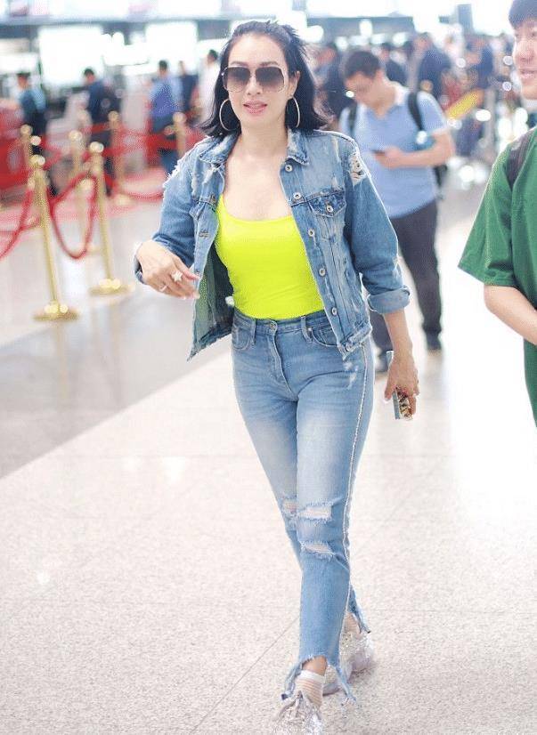 张伦硕终究管不住钟丽缇了,140斤穿"无痕裤",却意外勒出大象腿_造型