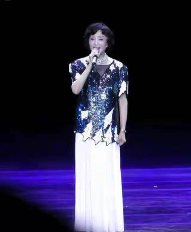 有过交集的京剧演员杨春霞,她因出演舞台剧《拾玉镯》在上海声名鹊起