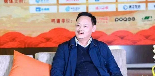 中国举重功臣占旭刚:31岁退役迎娶空姐初恋,现47岁官至副厅级_运动