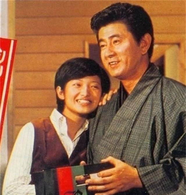 宇津井健的旷世恋:爱妻患病40年不离不弃,83岁去