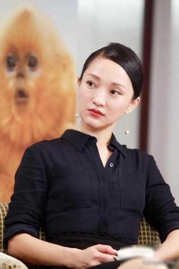 镜头前美艳,真人干瘪,头大肩窄,排骨,这几位女星反差太大_明星_身体