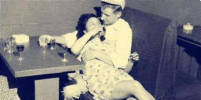 她聪明伶俐思想进步,18岁遵父母之命嫁人,后因自己