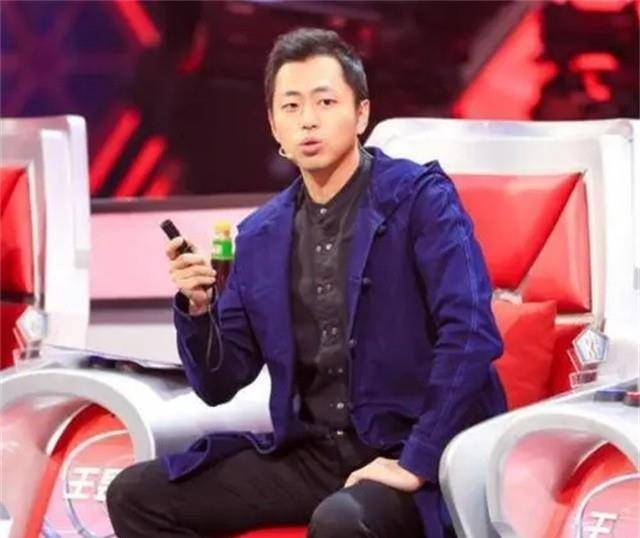 他清华毕业不上班,生个女儿,一学期只上半学期,把