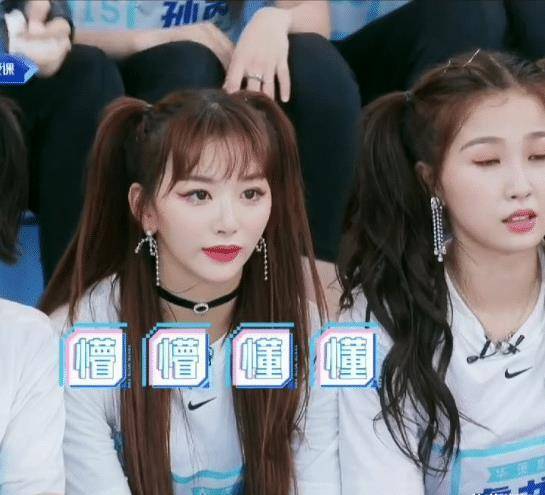 lisa选择孔雪儿,虞书欣比本尊还激动,连牙齿"菜叶"都不管了