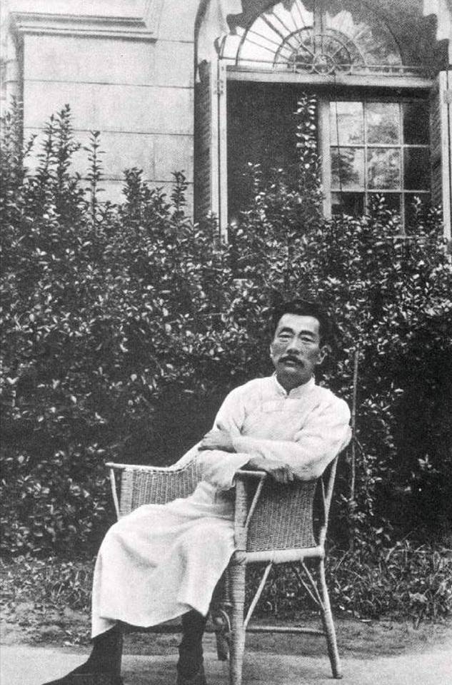 早在他就任南京临时政府教育总长时,他就曾给鲁迅伸过橄榄枝.