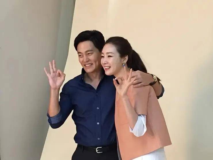 前任曝被拍私密照,因他得病,激情后惨遭分手_李瑞镇_照片_女方
