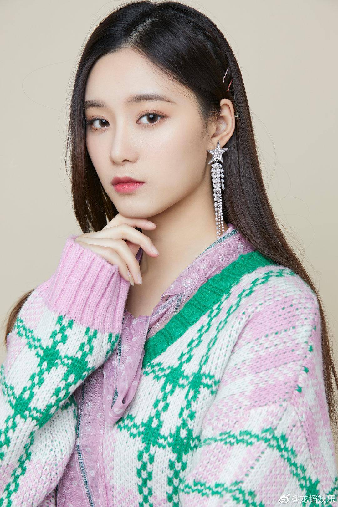 表面上是小演员,其实是经纪公司大老板,这些明星个个