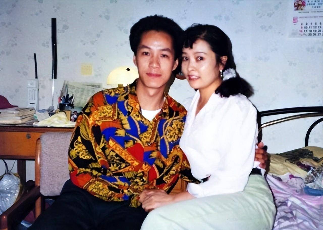 二婚嫁"小丈夫"的6位知名女星,个个红光满面,恋爱这么香?