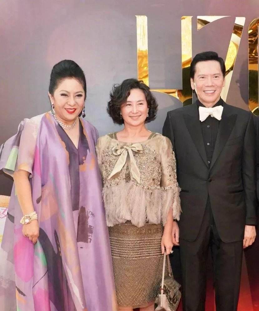 何超琼久违现身!