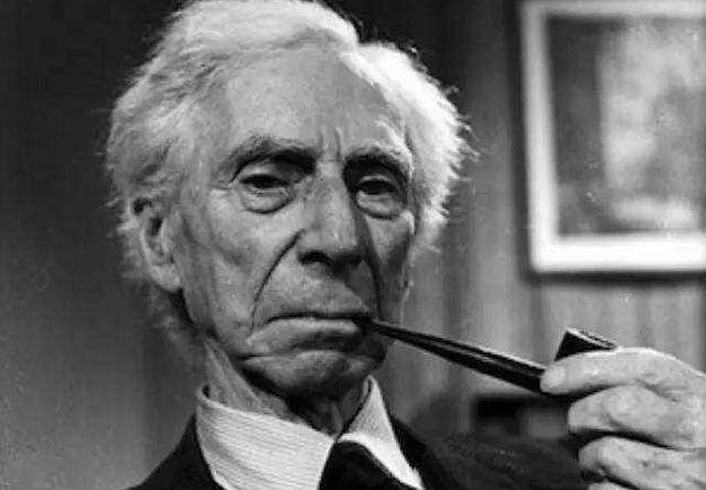 在罗素眼里,由象形文字构成的汉字形成了中国独特的文化特征.