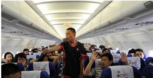 悲催的航班,两次被劫,三机相撞,128人遇难,90年白云机场惨案_蒋晓峰