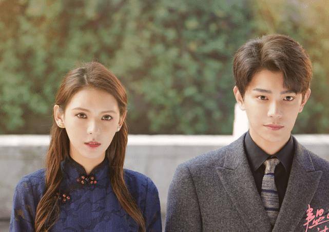 张予曦穿吊带跟丁禹兮拍情侣杂志,现场氛围过于暧昧,男生的表现太真实