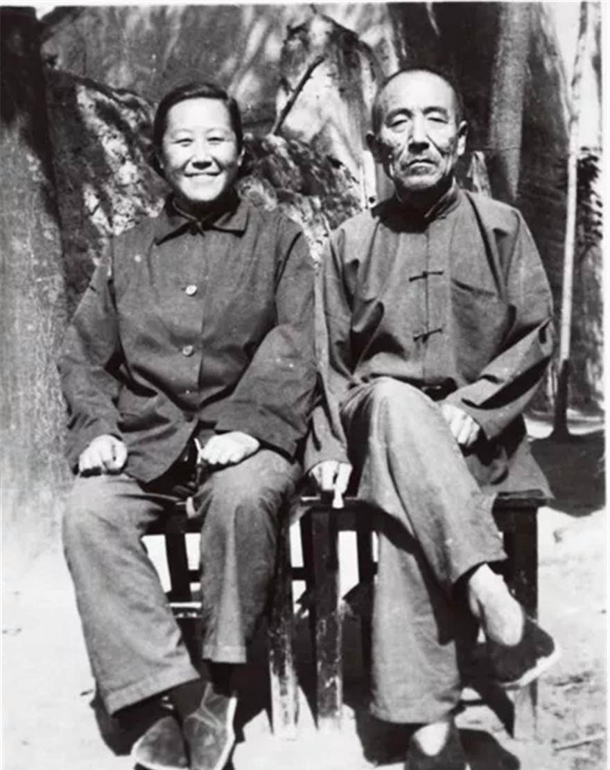 女文学家落难后被丈夫抛弃,自愿嫁给大10岁庄稼汉,称无怨无悔_许燕