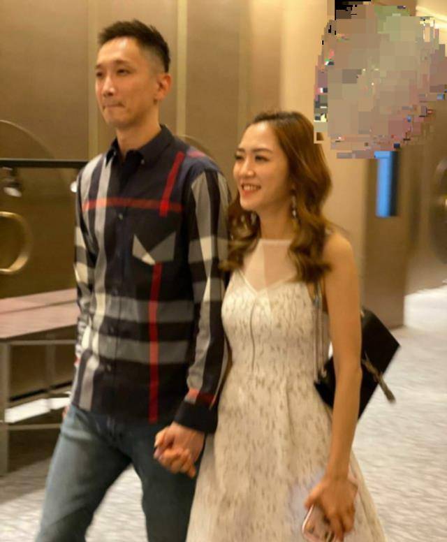 安以轩挺巨肚连开俩趴,40岁庆生宴众星云集,陈荣炼送380万手表_派对