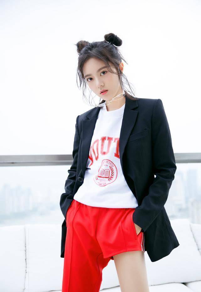 赵今麦大胆挑战"左长裤,右光腿",本以为会很丑,结果却a翻全场_造型