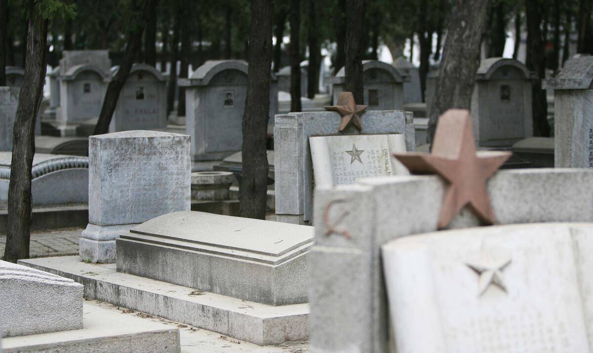 云南王龙云:葬在八宝山唯一军阀,才9个月就打通"抗战输送管"_擂台