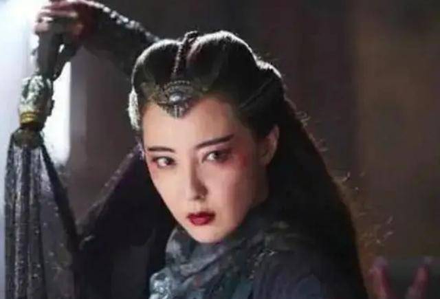 射雕英雄传中,为何说黄药师的初恋不是他老婆,而是徒弟梅超风?